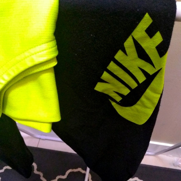2pc Nike jogging pants Boys size M (10_12) Black neon+Top - Picture 2 of 16